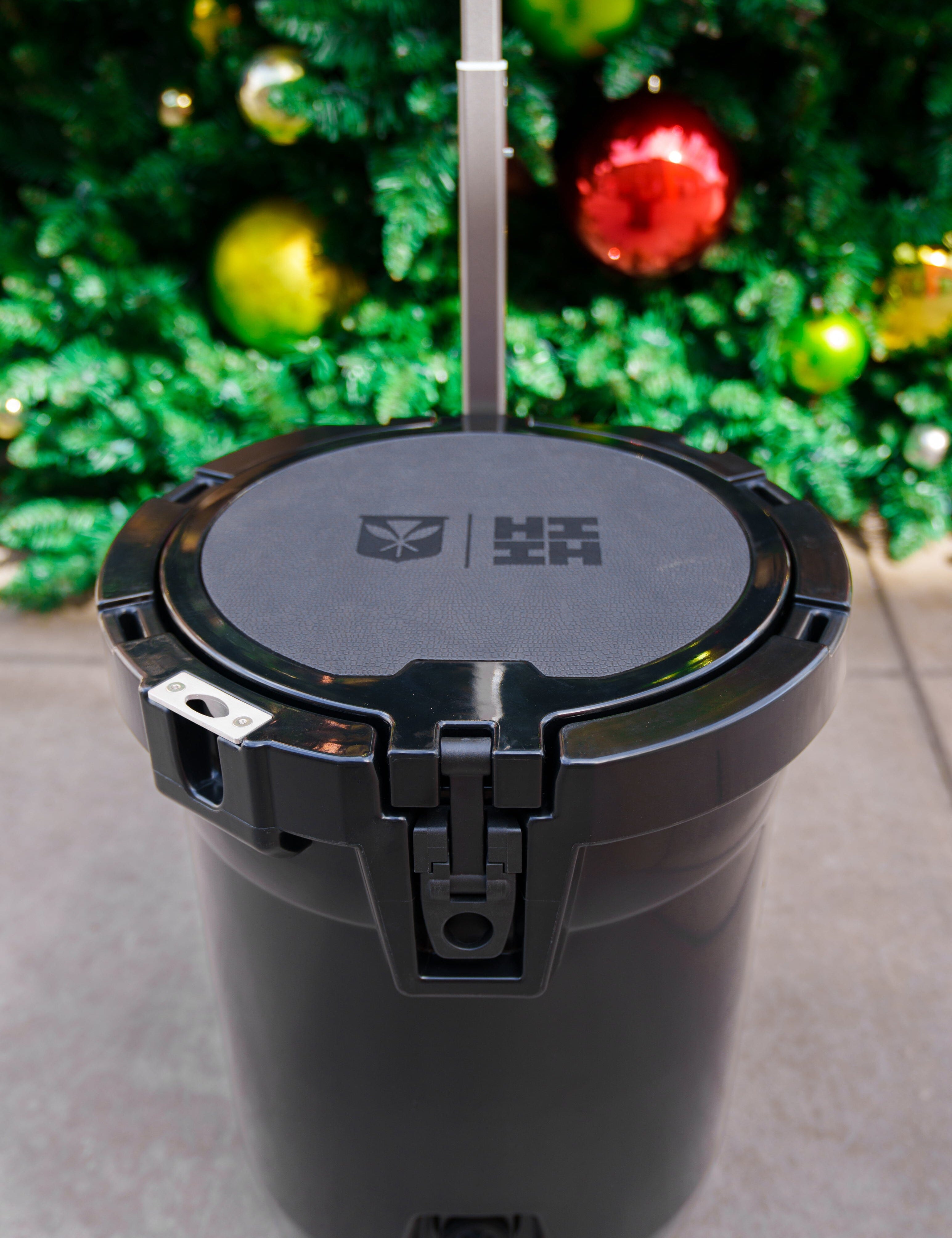 7.5 GAL TOWABLE ICE BUCKETS Utility Hawaii's Finest 