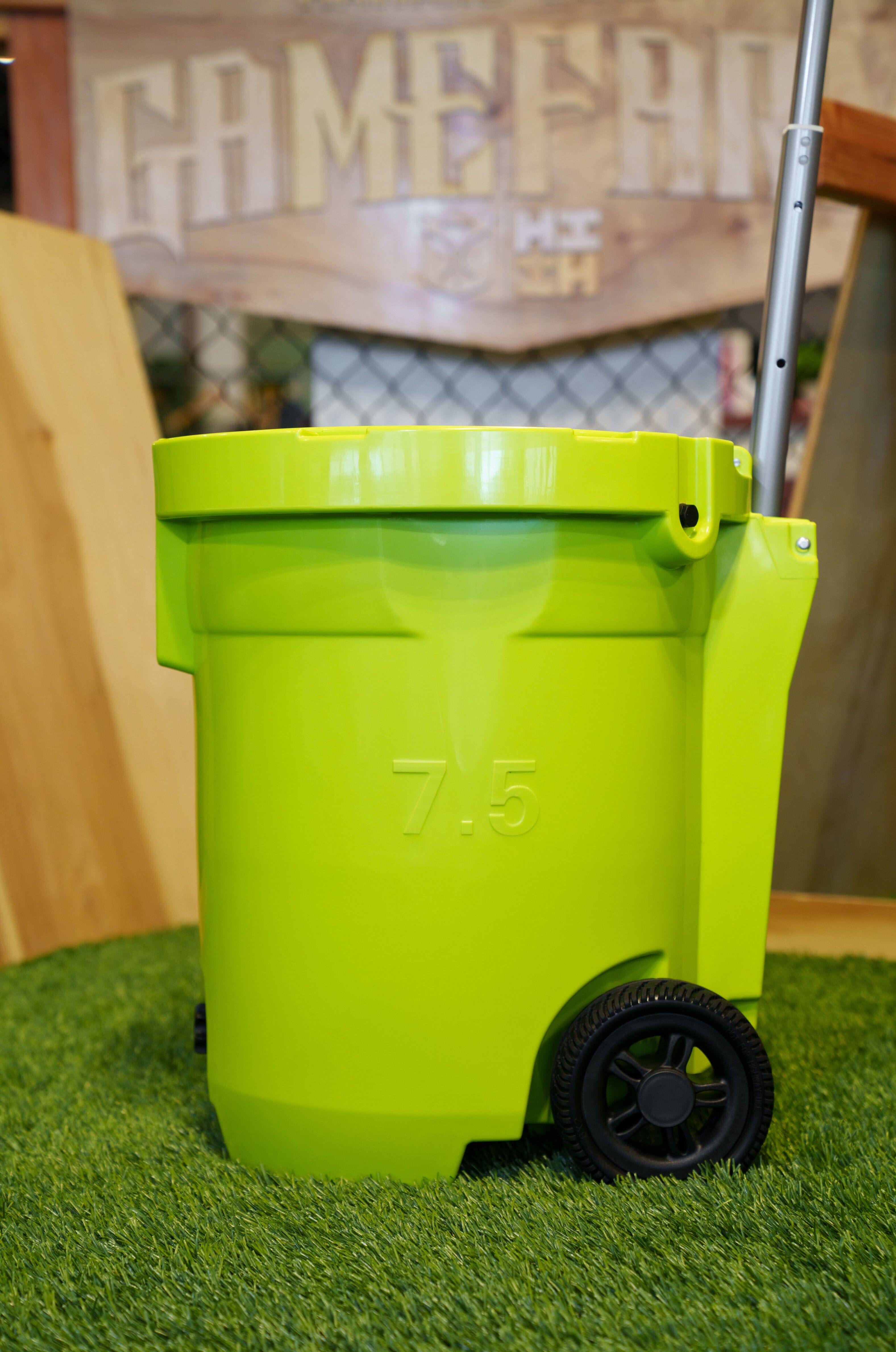 7.5 GAL TOWABLE ICE BUCKETS Utility Hawaii's Finest 