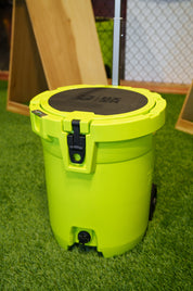 7.5 GAL TOWABLE ICE BUCKETS Utility Hawaii's Finest 