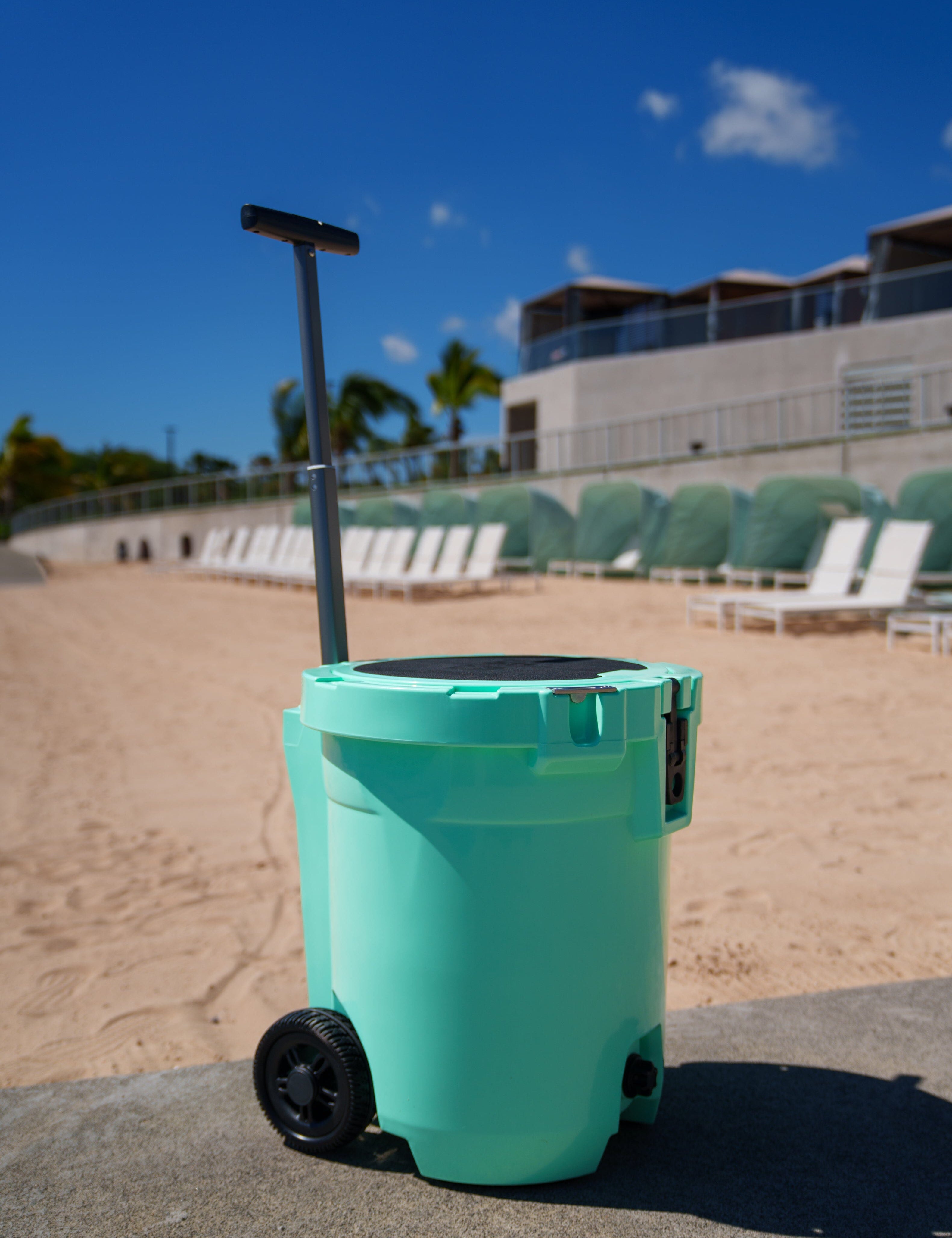 7.5 GAL TOWABLE ICE BUCKETS Utility Hawaii's Finest 