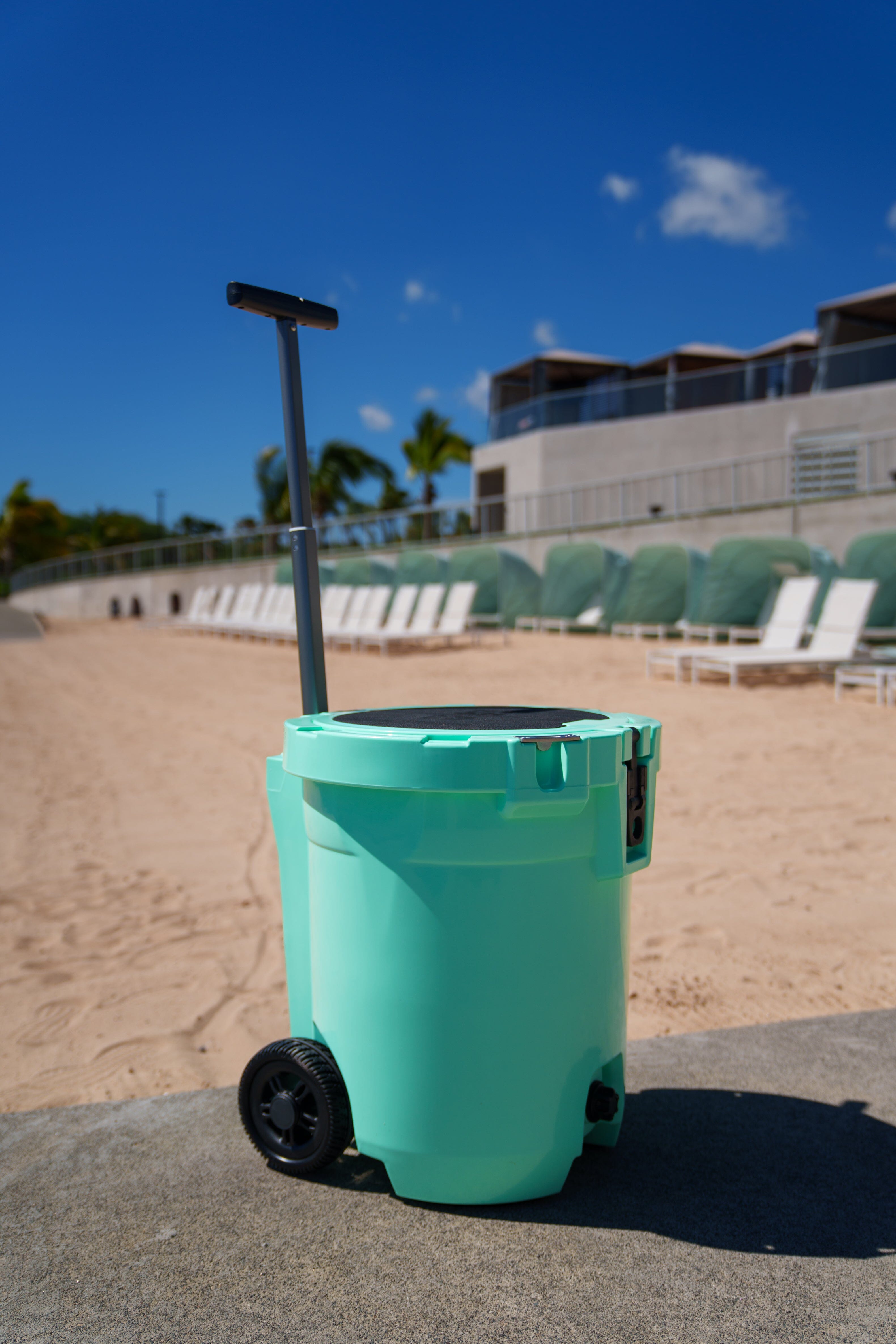 7.5 GAL TOWABLE ICE BUCKETS Utility Hawaii's Finest 