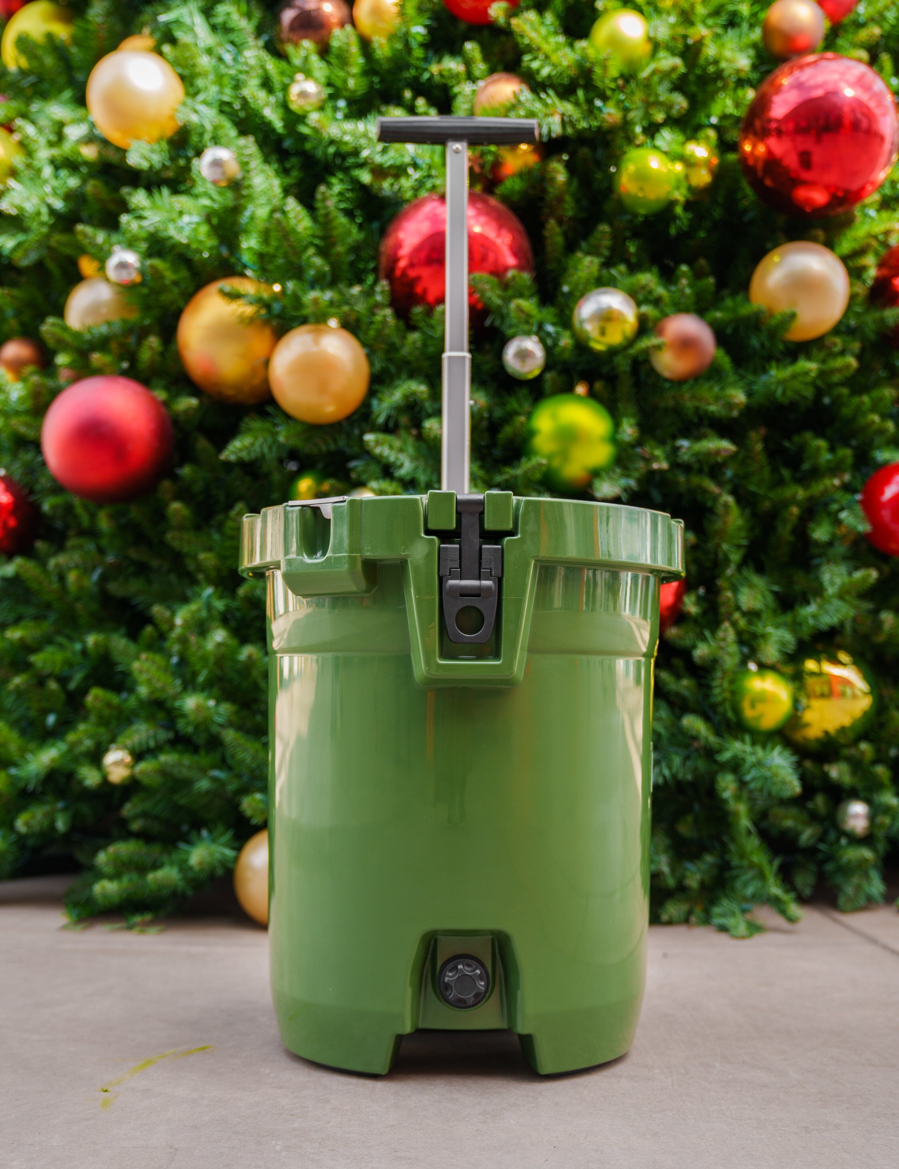 7.5 GAL TOWABLE ICE BUCKETS Utility Hawaii's Finest ARMY 