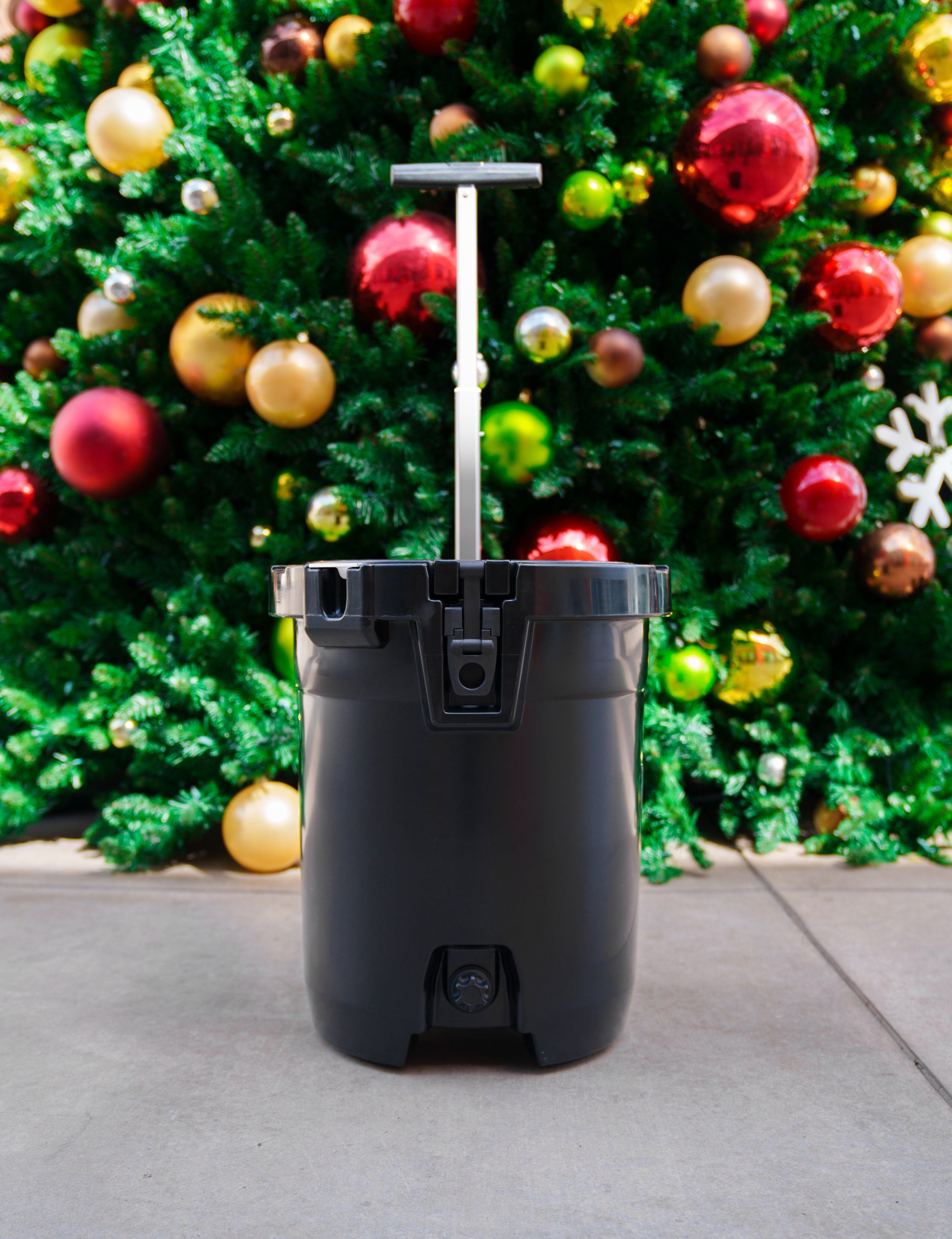 7.5 GAL TOWABLE ICE BUCKETS Utility Hawaii's Finest BLACK 