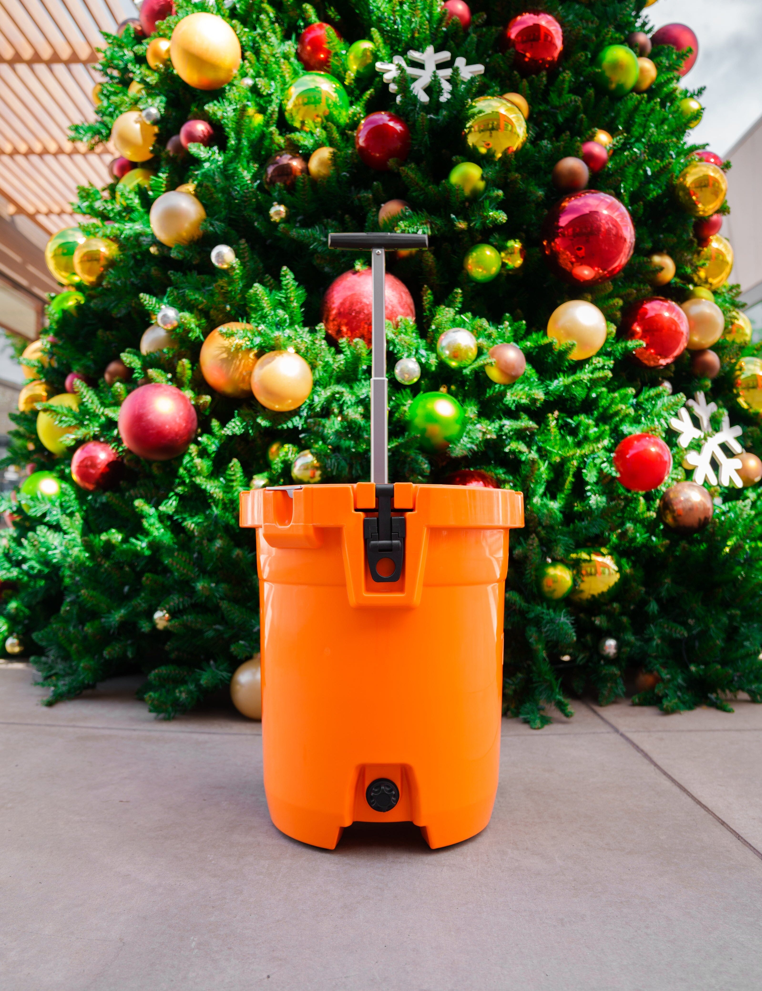 7.5 GAL TOWABLE ICE BUCKETS Utility Hawaii's Finest ORANGE 