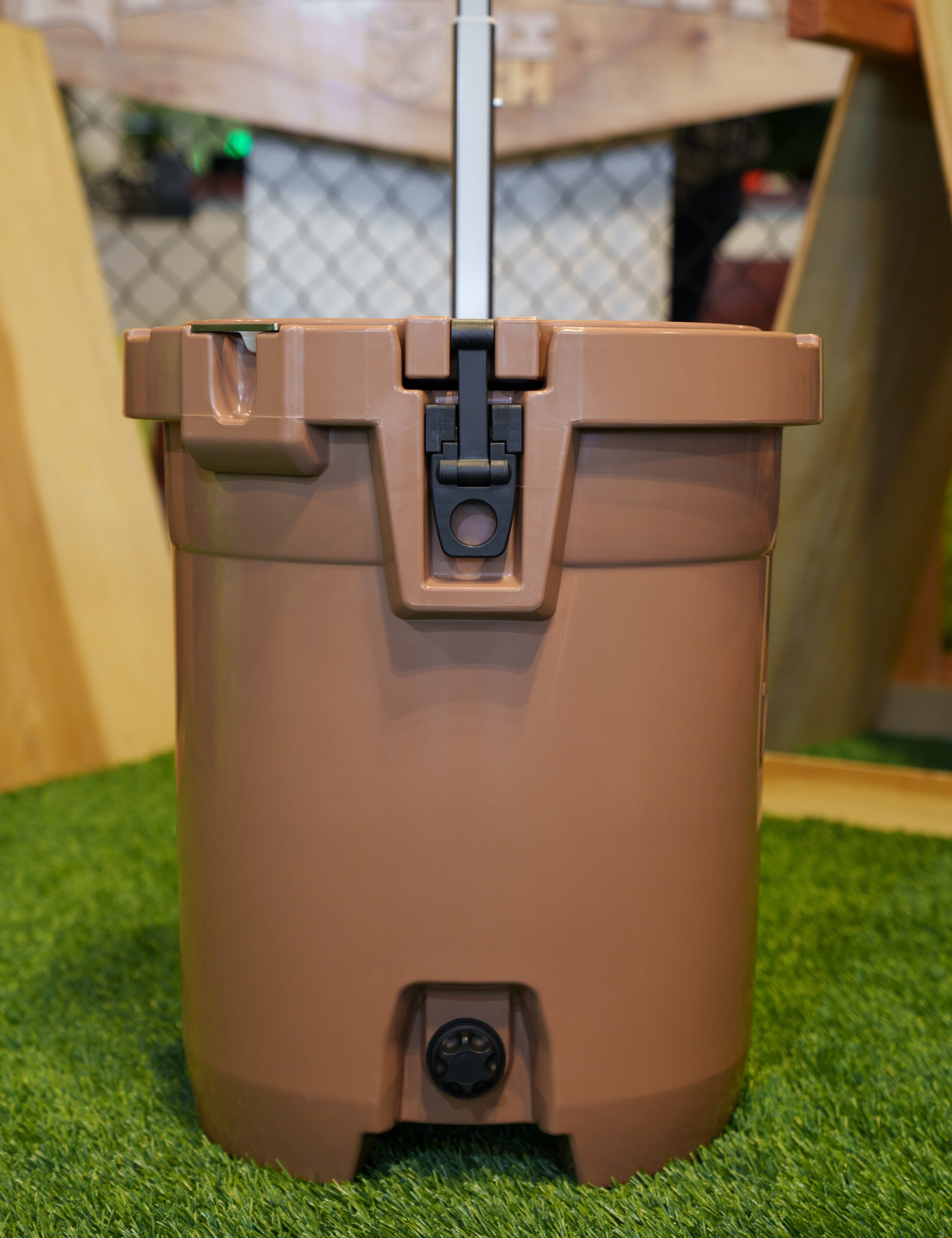 7.5 GAL TOWABLE ICE BUCKETS Utility Hawaii's Finest TAN 