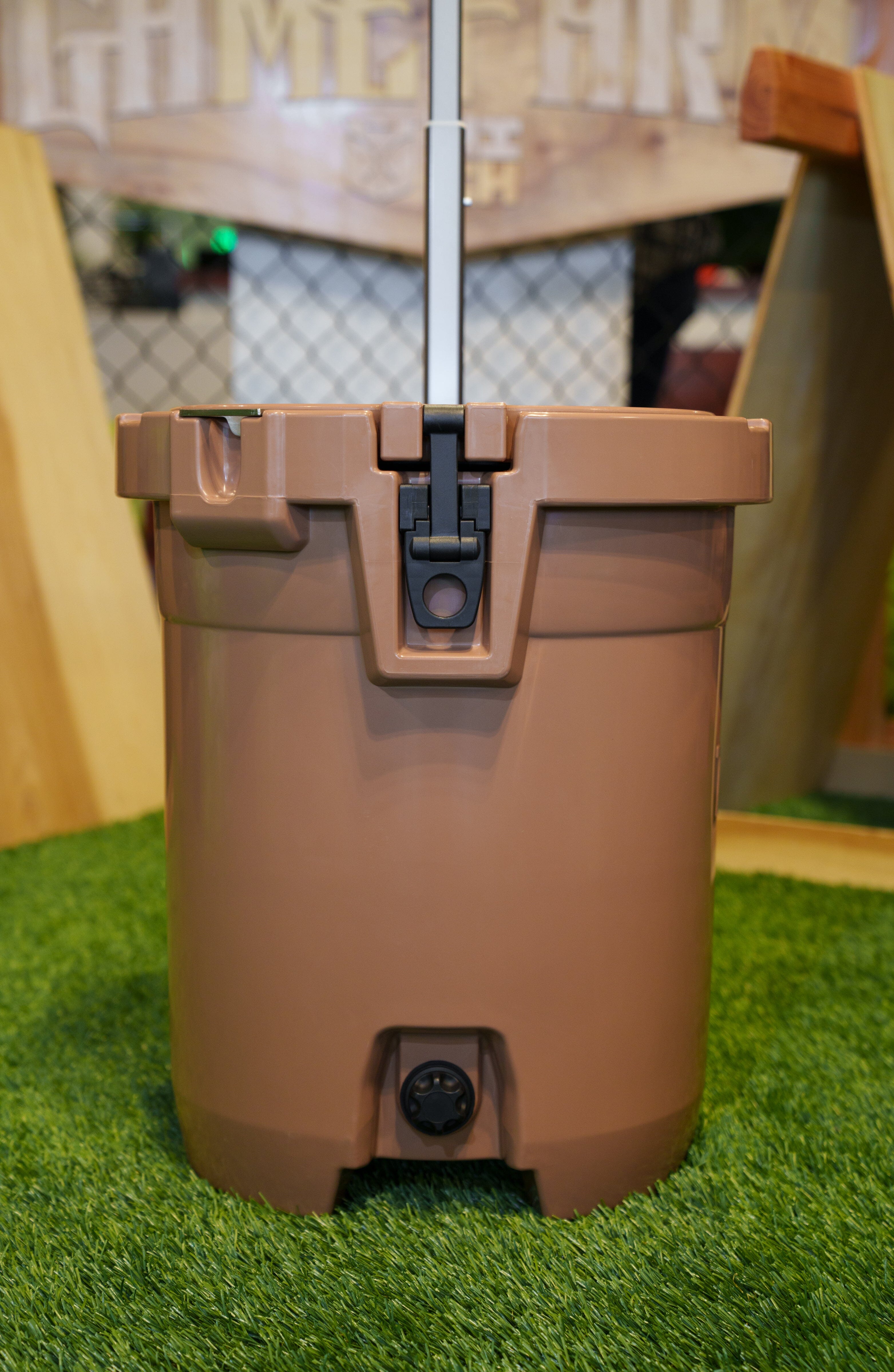 7.5 GAL TOWABLE ICE BUCKETS Utility Hawaii's Finest TAN 