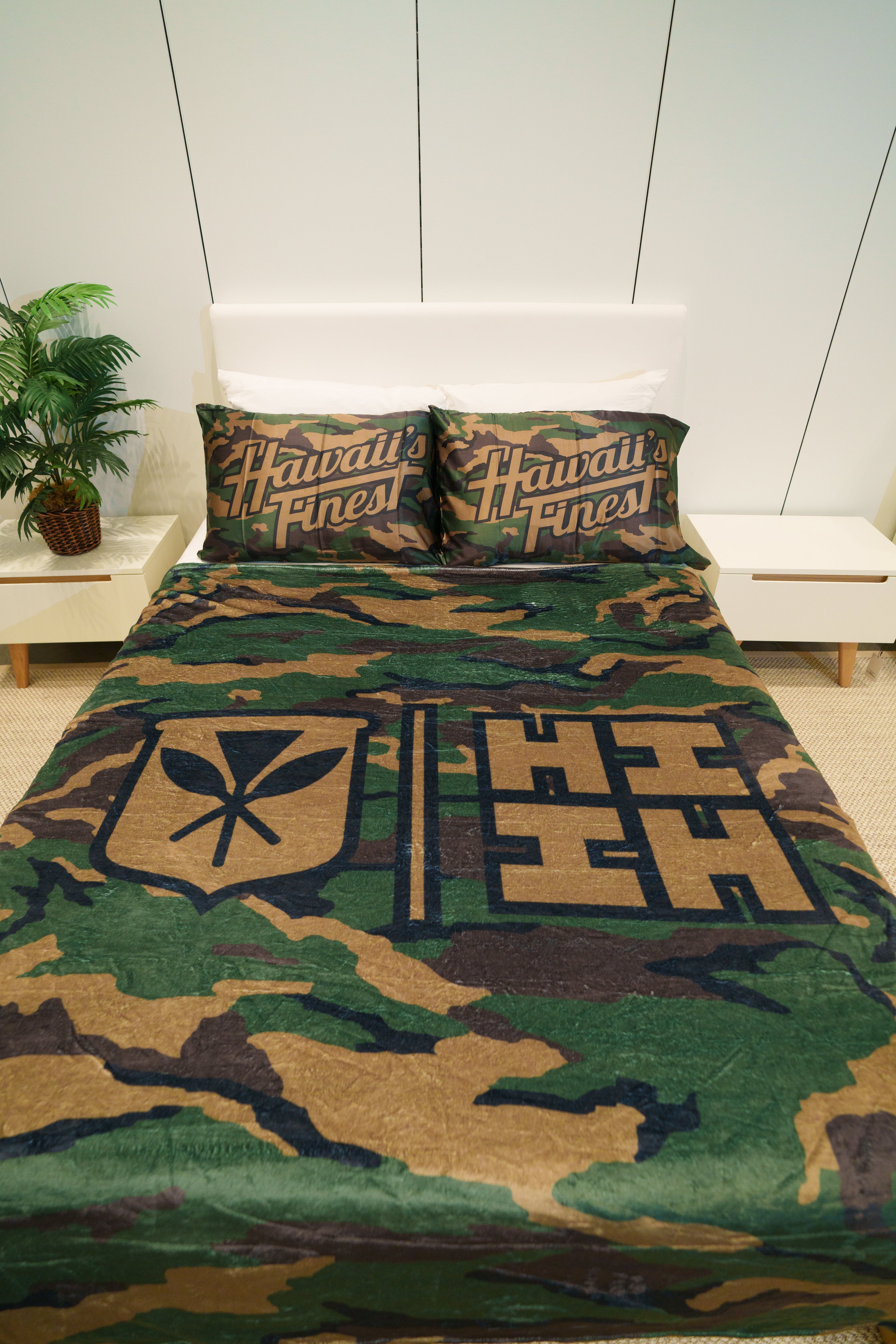 CAMO THROW BLANKET