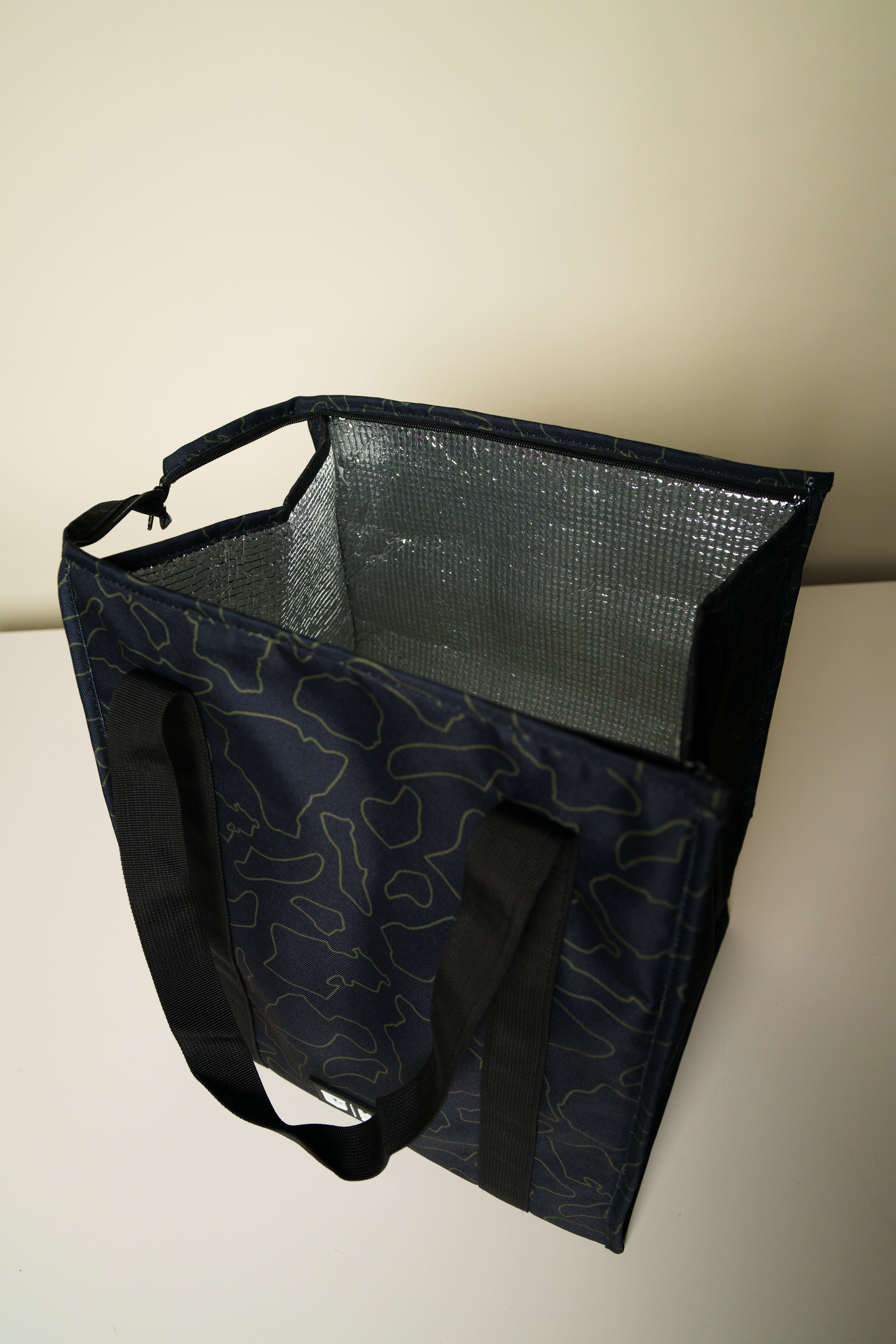 OLIVE & BLACK ISLANDS INSULATED TOTE