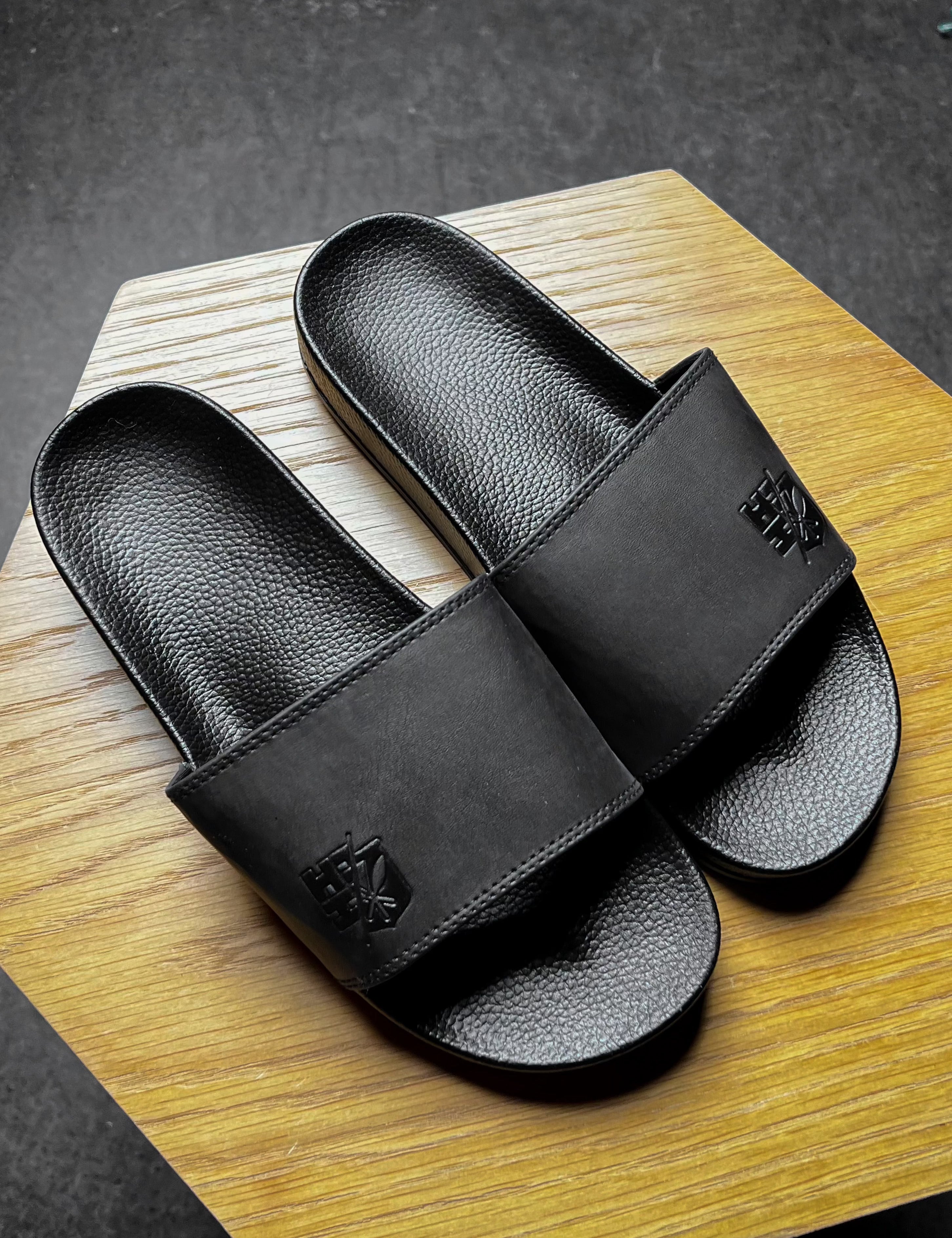 ALL BLACK SPLIT LOGO SLIDES Utility Hawaii's Finest 3 