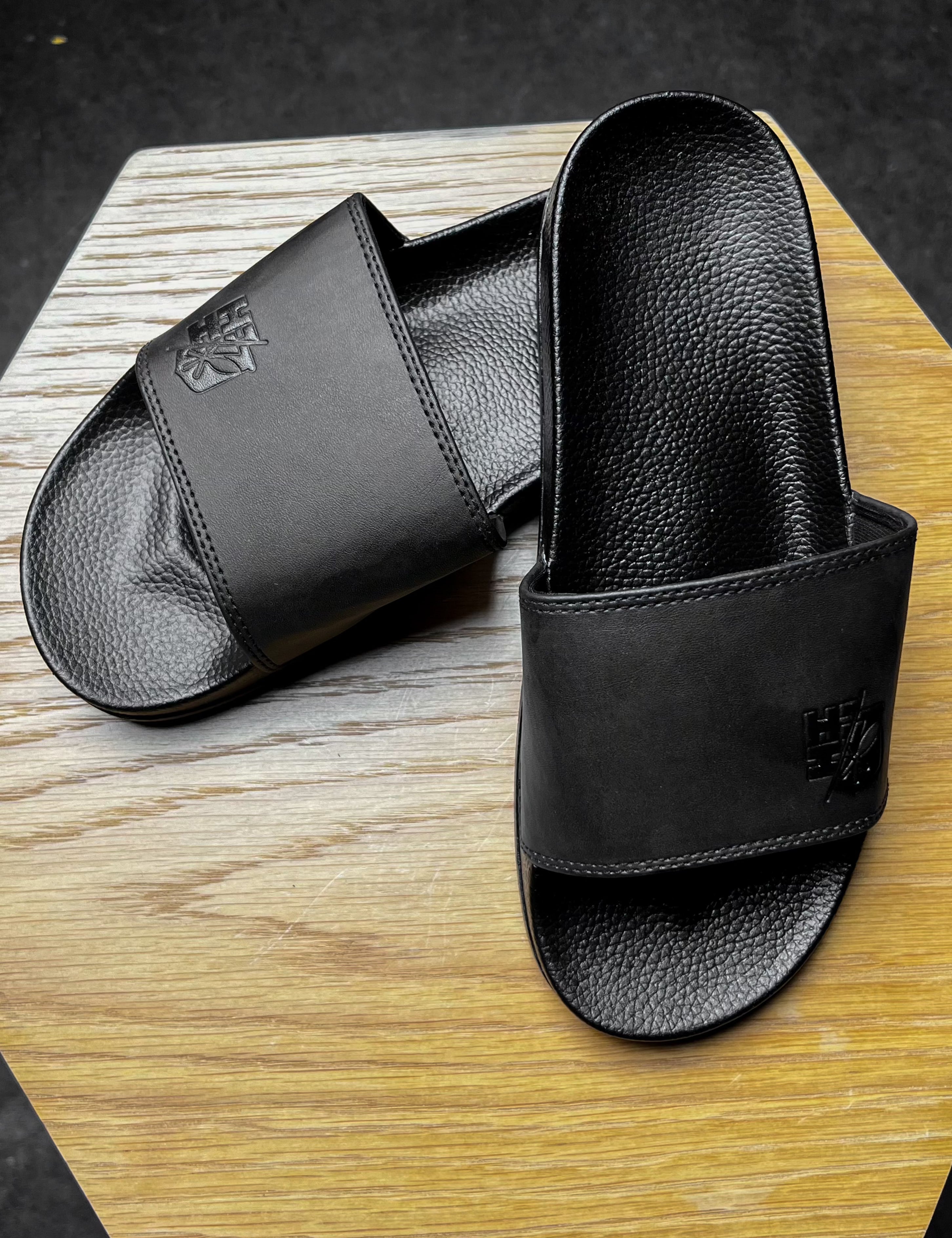 ALL BLACK SPLIT LOGO SLIDES Utility Hawaii's Finest 