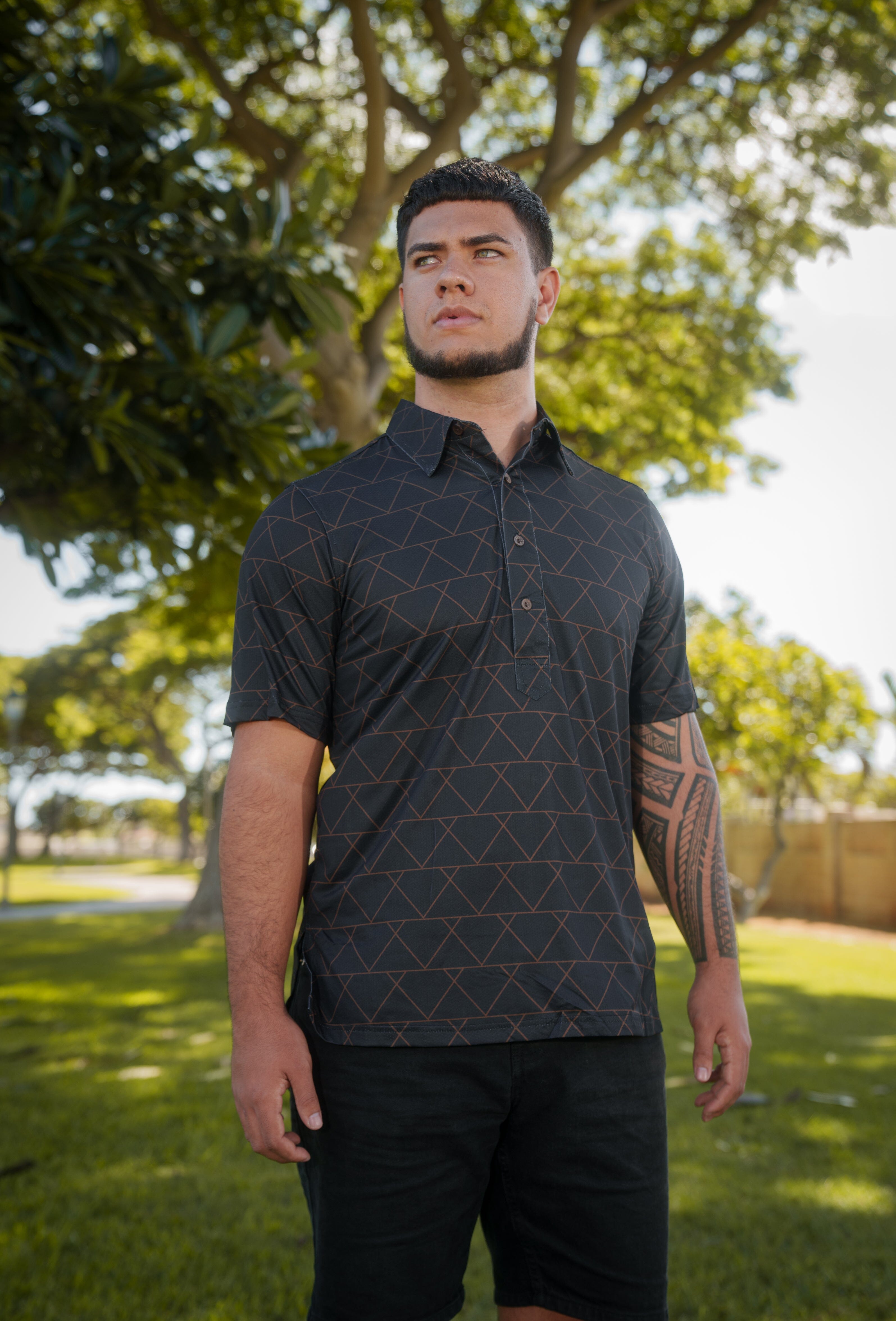 BLACK & RUST TRIANGLES ALOHA POLO Polo Hawaii's Finest X-SMALL 