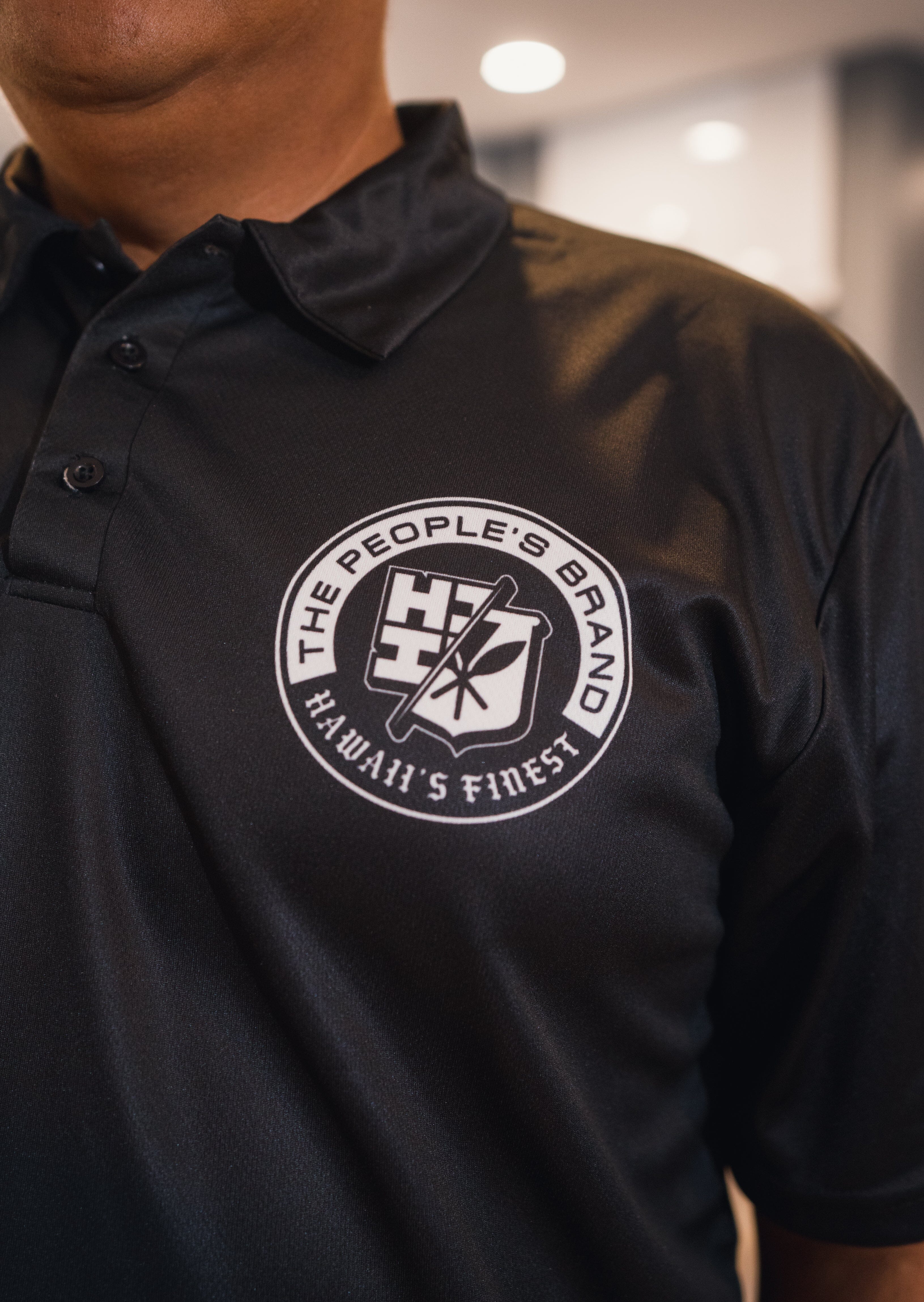 BLACK & WHITE CREST SPLIT LOGO GOLF SHIRT Jersey Hawaii's Finest 