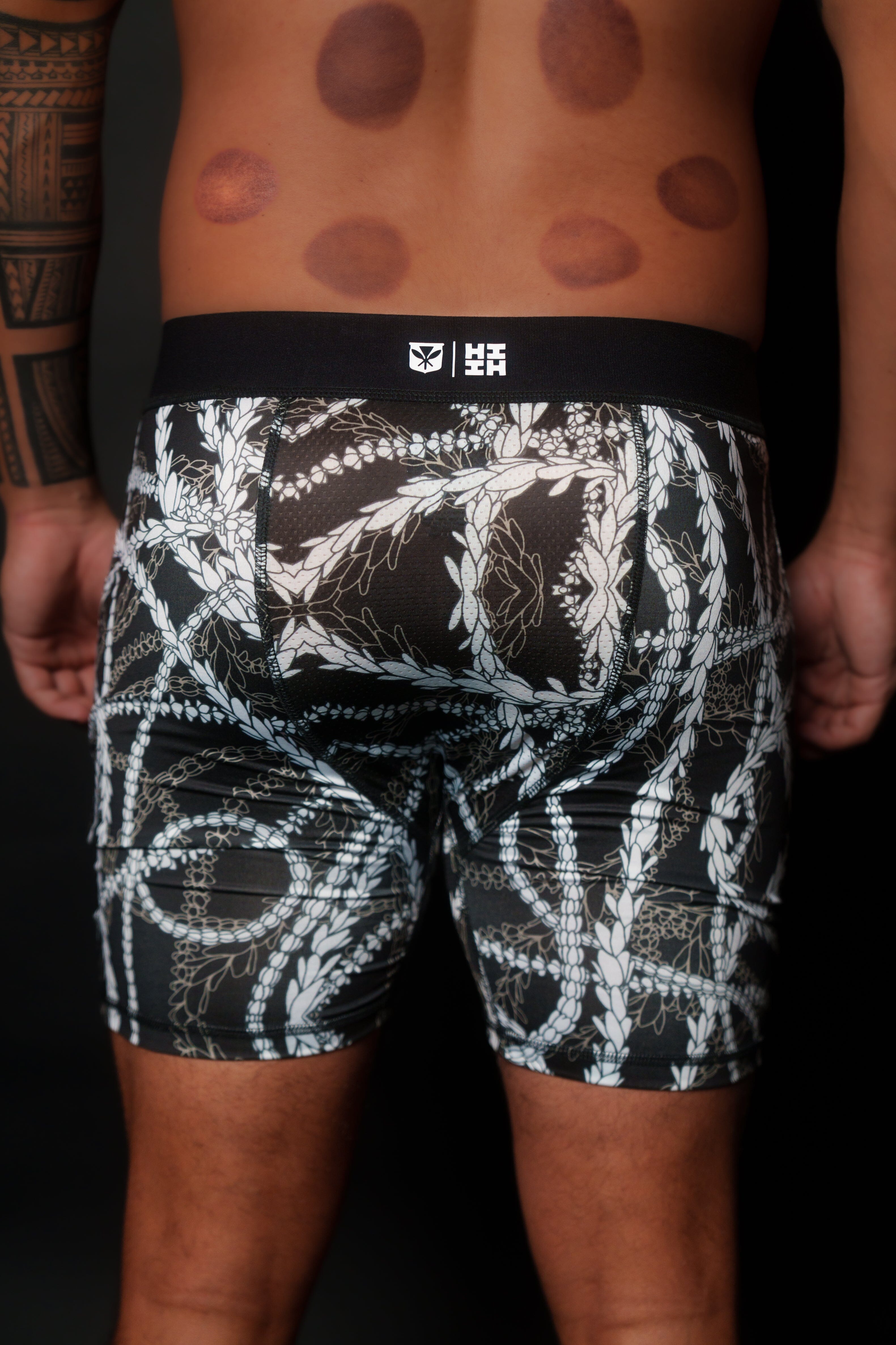 BLACK & WHITE LEIS MEN'S BOXERS Shorts Hawaii's Finest 