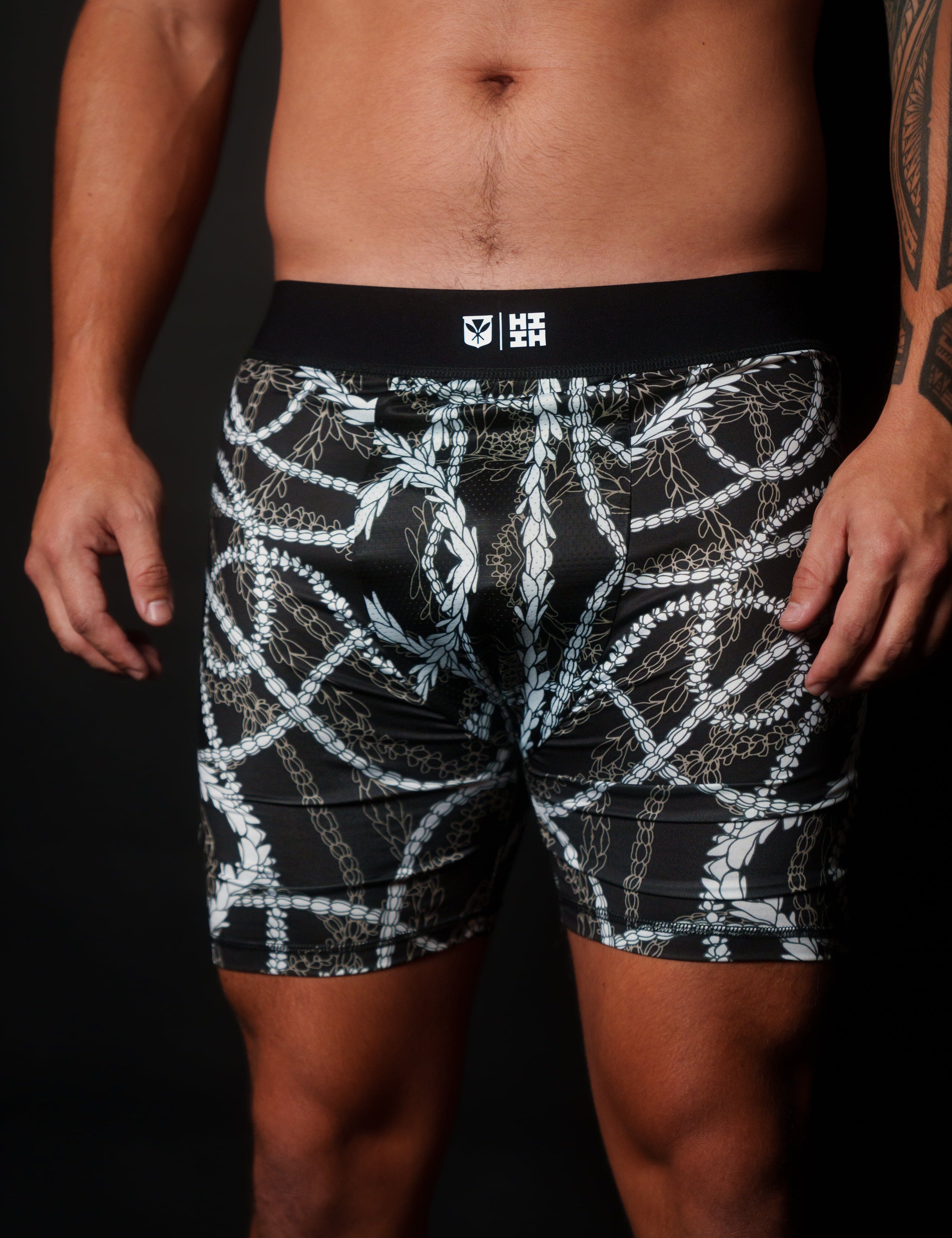 BLACK & WHITE LEIS MEN'S BOXERS Shorts Hawaii's Finest 