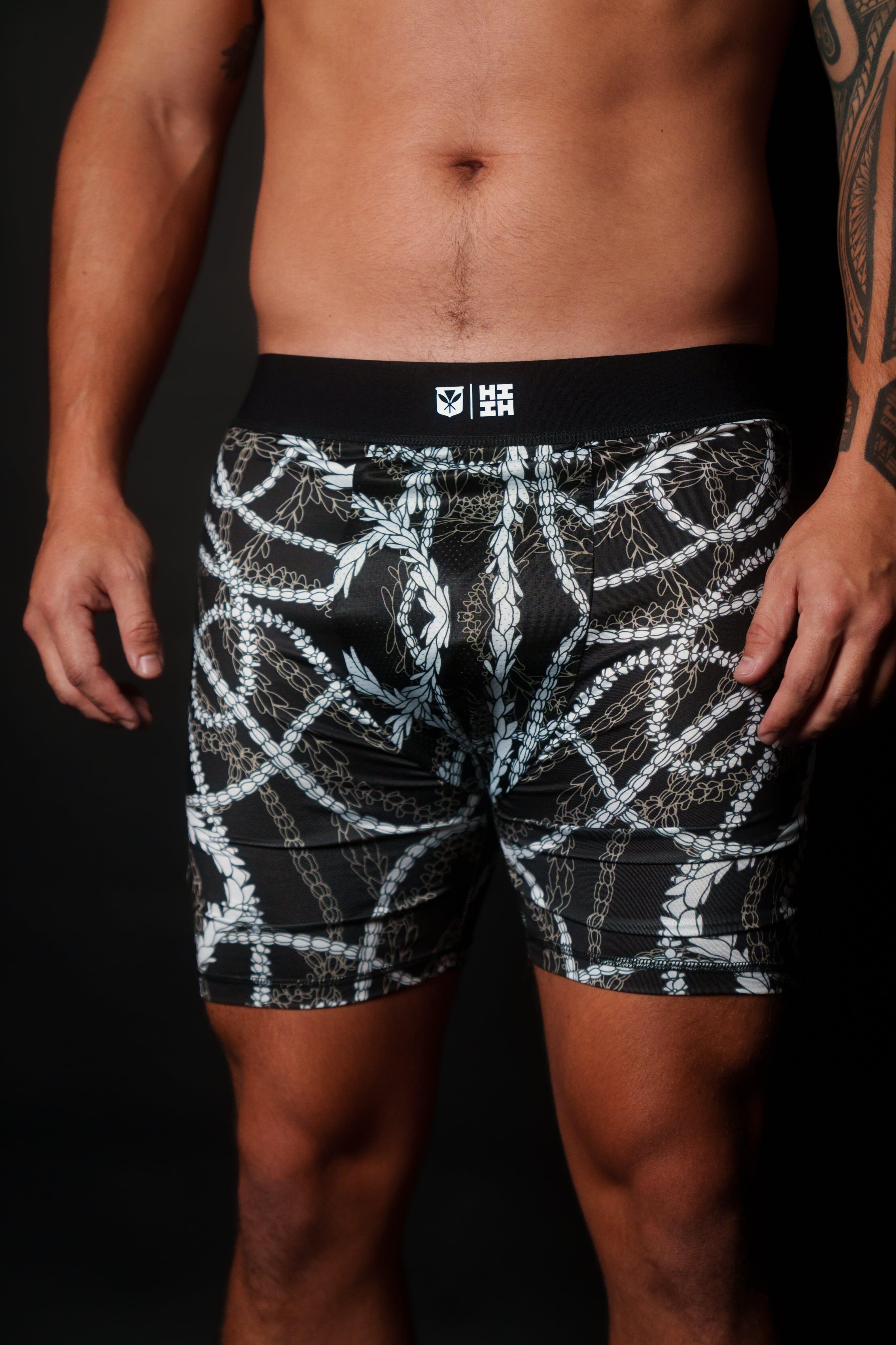 BLACK & WHITE LEIS MEN'S BOXERS Shorts Hawaii's Finest 