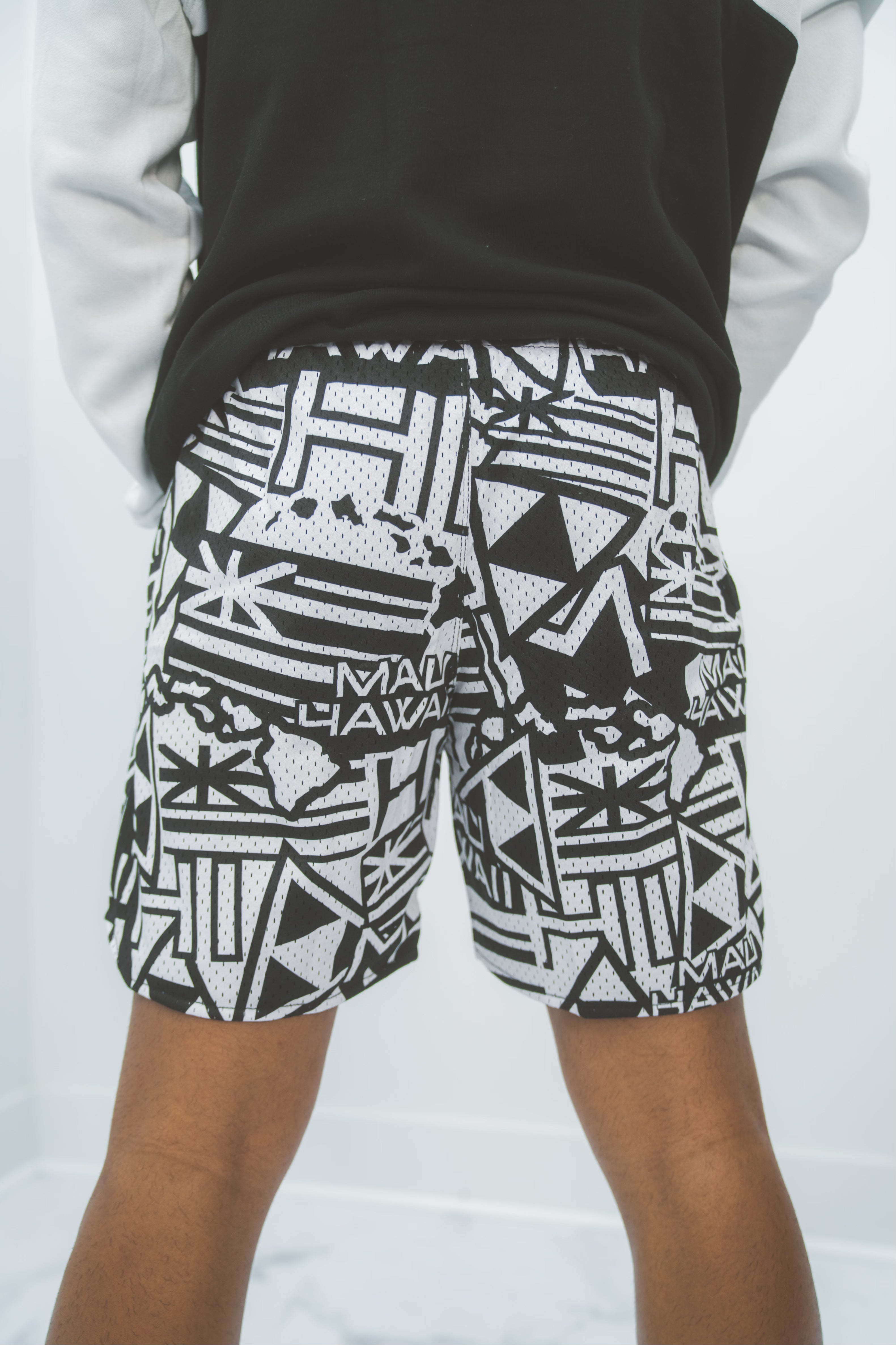 BLACK & WHITE MAU STICKERBOMB MESH SHORTS Shorts Mau Hawaii 