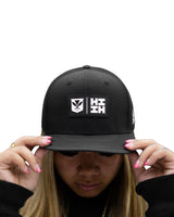 BLACK & WHITE SIMPLE LOGO HAT