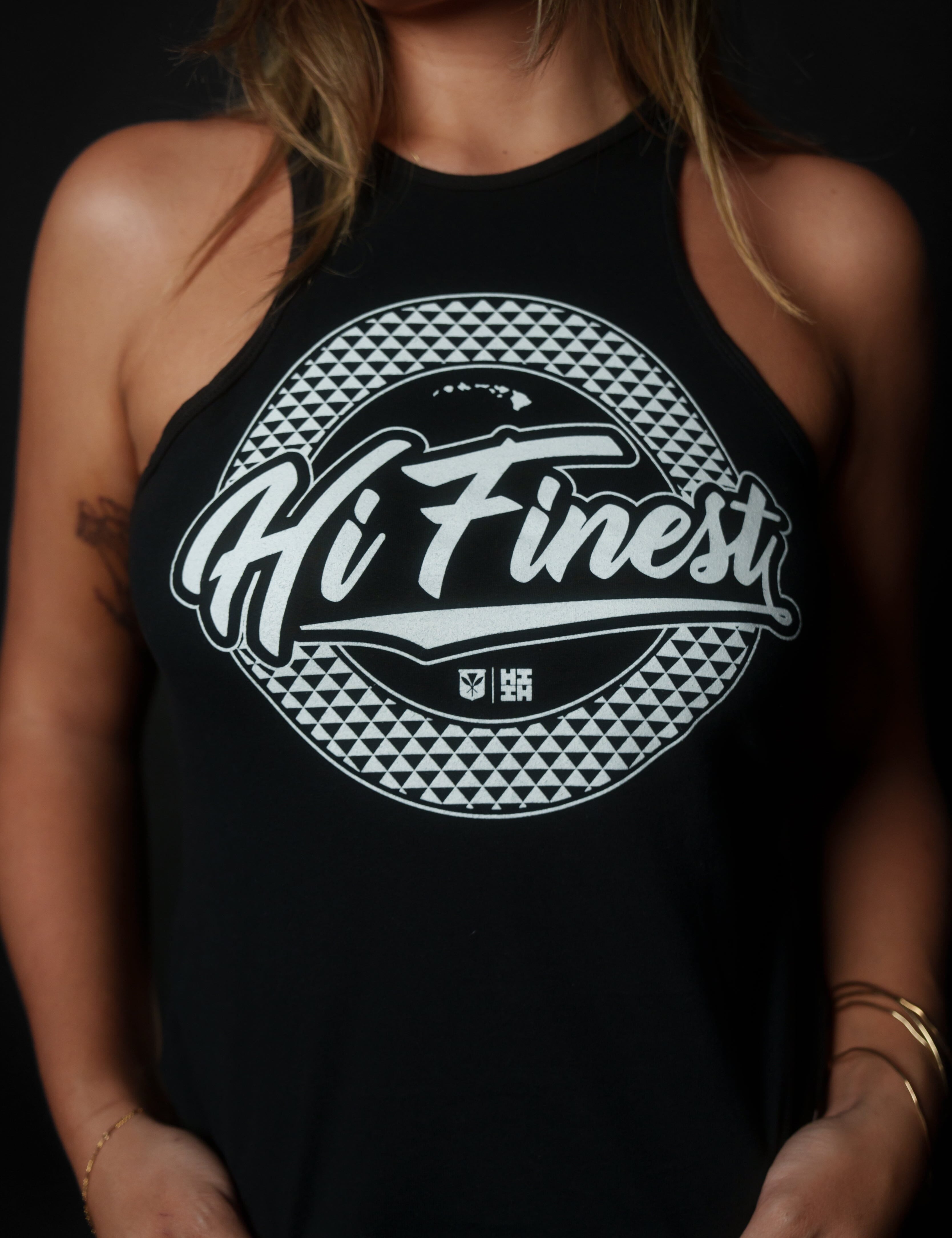 WOMEN'S SCRIPT CIRCLE BW TOP Shirts Hawaii's Finest 