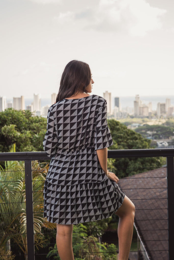 KAULIKE WOMEN'S BLACK & WHITE HEM DRESS Shirts Hawaii's Finest 